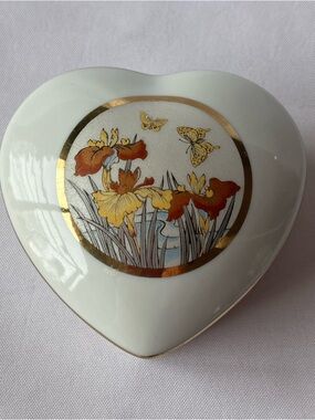Vintage Porcelain Heart Shaped Trinket Box